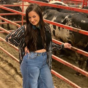 Meet your Posher, Laura